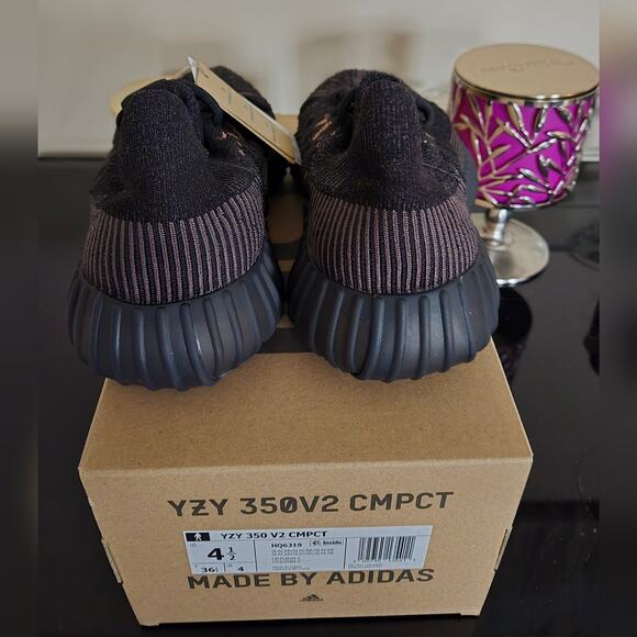BOYS ADIDAS YEEZY BOOST 350 V2 CMPCT 'SLATE CARBON' SHOES SIZE 4.5 - Picture 3 of 4